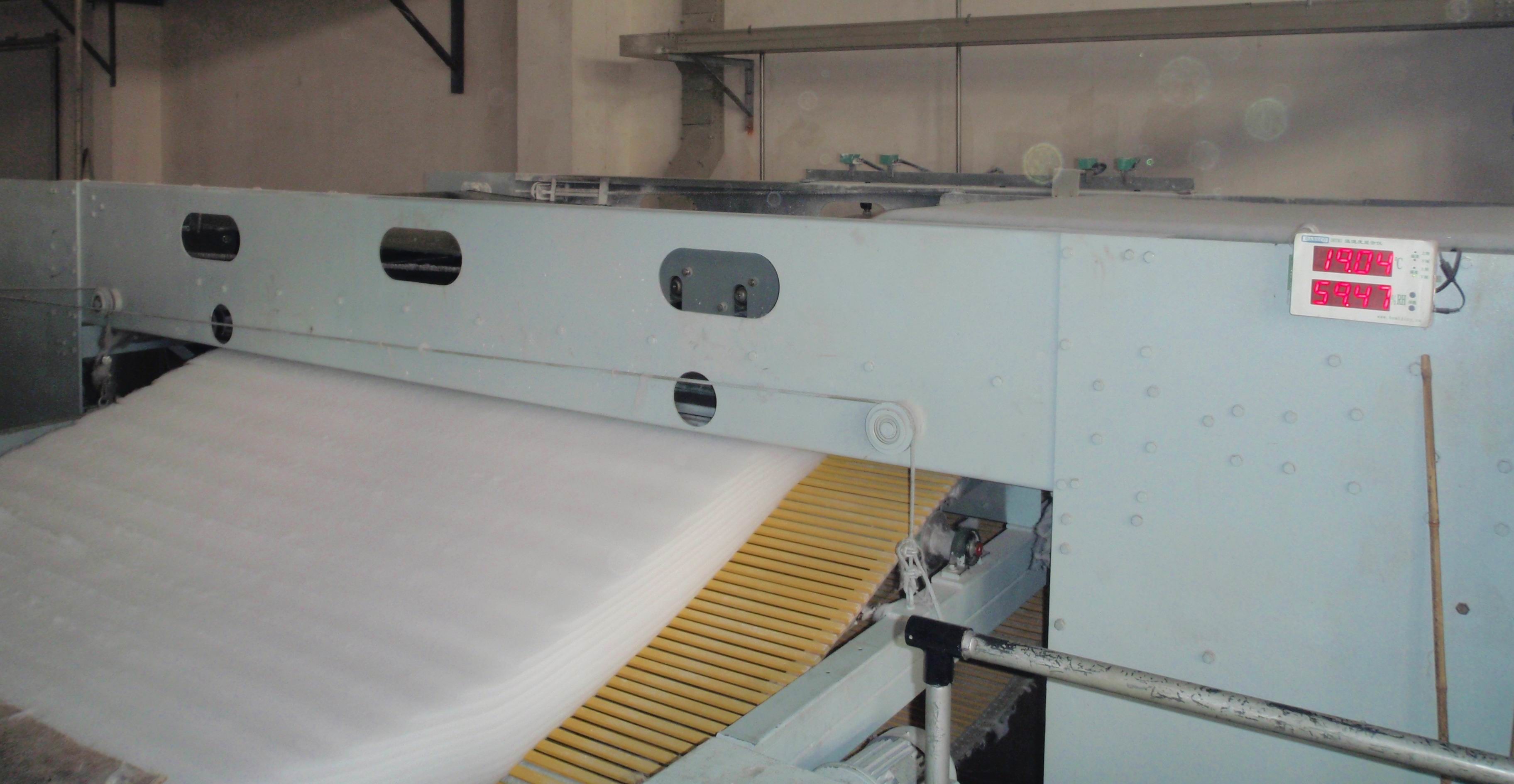 2000 मिमी गैर बुना कपड़ा बनाने की मशीन / गैर बुना बनाने की मशीन 80-300kg / एच
